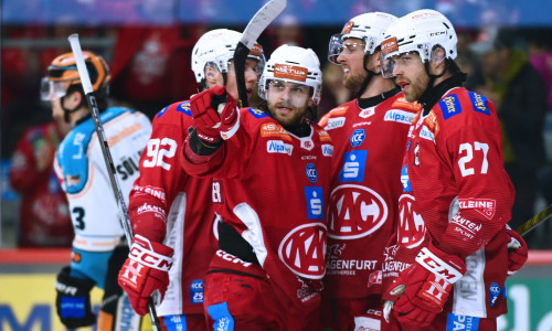 Die Rotjacken feierten im zweiten Heimspiel der Halbfinalserie einen deutlichen 5:2-Erfolg