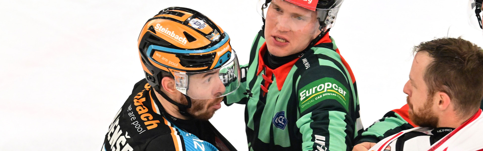 Kevin Clark und die Rotjacken stellen sich am Dienstag zum vierten Mal im Halbfinale den Black Wings Linz entgegen