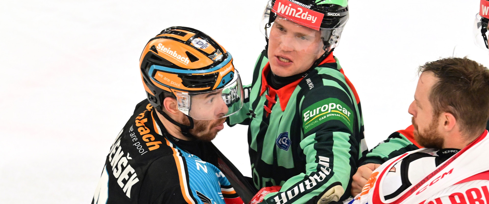 Kevin Clark und die Rotjacken stellen sich am Dienstag zum vierten Mal im Halbfinale den Black Wings Linz entgegen