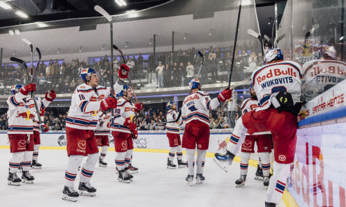 Der EC Salzburg jagt im Finale der win2day ICE Hockey League gegen den EC-KAC seinen vierten Titel in Folge