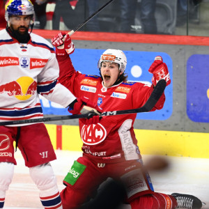 Finn van Ee jubelte nach nur 144 Sekunden über seinen dritten Playoff-Treffer Finn van Ee jubelte nach nur 144 Sekunden über seinen dritten Playoff-Treffer