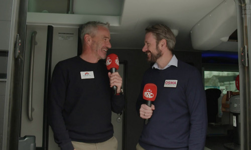 In der vierten Ausgabe des Finalmagazins von #Rotjacken-TV melden sich Joschi Peharz und Marc Brabant aus dem Mannschaftsbus des EC-KAC
