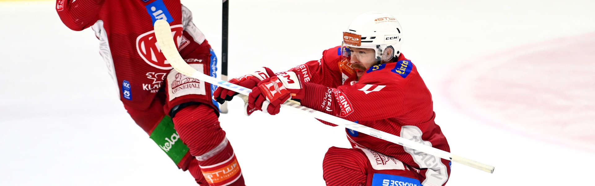 Kevin Clark bejubelte sein Game Winning Goal im fünften Halbfinalspiel gegen die Black Wings Linz