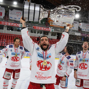 20. April 2021: Die Rotjacken krönten in Bolzano/Bozen eine famose Saison mit dem Gewinn des Meistertitels, Steven Strongs zweitem im KAC-Trikot