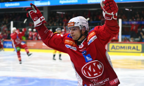 David Maier wird auch in der Saison 2025/26 im Trikot seines Heimatvereins jubeln