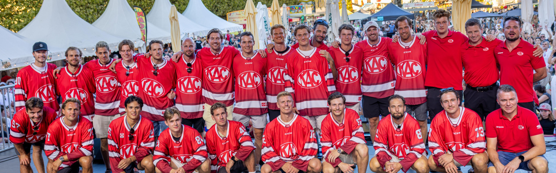 Die Rotjacken gastierten am Freitagabend auf der großen Bühne am Neuen Platz