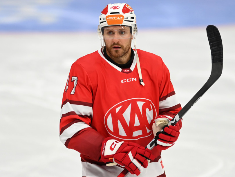 Jordan Murray gab ein solides Debüt im rot-weißen Trikot, im Powerplay hatte er mit einem Lattenschuss Pech Jordan Murray gab ein solides Debüt im rot-weißen Trikot, im Powerplay hatte er mit einem Lattenschuss Pech