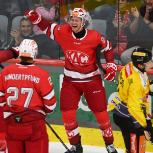 Thimo Nickl erzielte in Minute 50 nach feinem Murray-Querpass den Ausgleichstreffer der Rotjacken Thimo Nickl erzielte in Minute 50 nach feinem Murray-Querpass den Ausgleichstreffer der Rotjacken