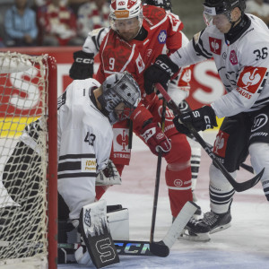 Die Rotjacken rund um Jan Muršak machten gegen Sparta Prague ein gutes Spiel, unterlagen aber mit 1:4 Die Rotjacken rund um Jan Muršak machten gegen Sparta Prague ein gutes Spiel, unterlagen aber mit 1:4