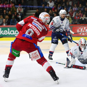 Nick Petersen stellte mit dem am schönsten herausgespielten Treffer des Abends auf 3:0 Nick Petersen stellte mit dem am schönsten herausgespielten Treffer des Abends auf 3:0