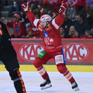 Simeon Schwinger war neuerlich einer der auffälligsten Akteure bei den Rotjacken und erzielte den zweiten KAC-Treffer