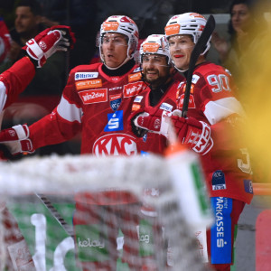 Raphael Herburger stellte zwischenzeitlich auf 2:0, sein erster Ligaspieltreffer in der laufenden Saison Raphael Herburger stellte zwischenzeitlich auf 2:0, sein erster Ligaspieltreffer in der laufenden Saison
