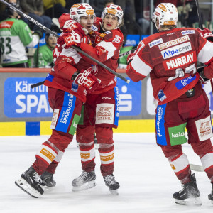 Simeon Schwinger brachte den EC-KAC in Minute 55 per Shordhanded Goal mit 3:2 in Führung Simeon Schwinger brachte den EC-KAC in Minute 55 per Shordhanded Goal mit 3:2 in Führung