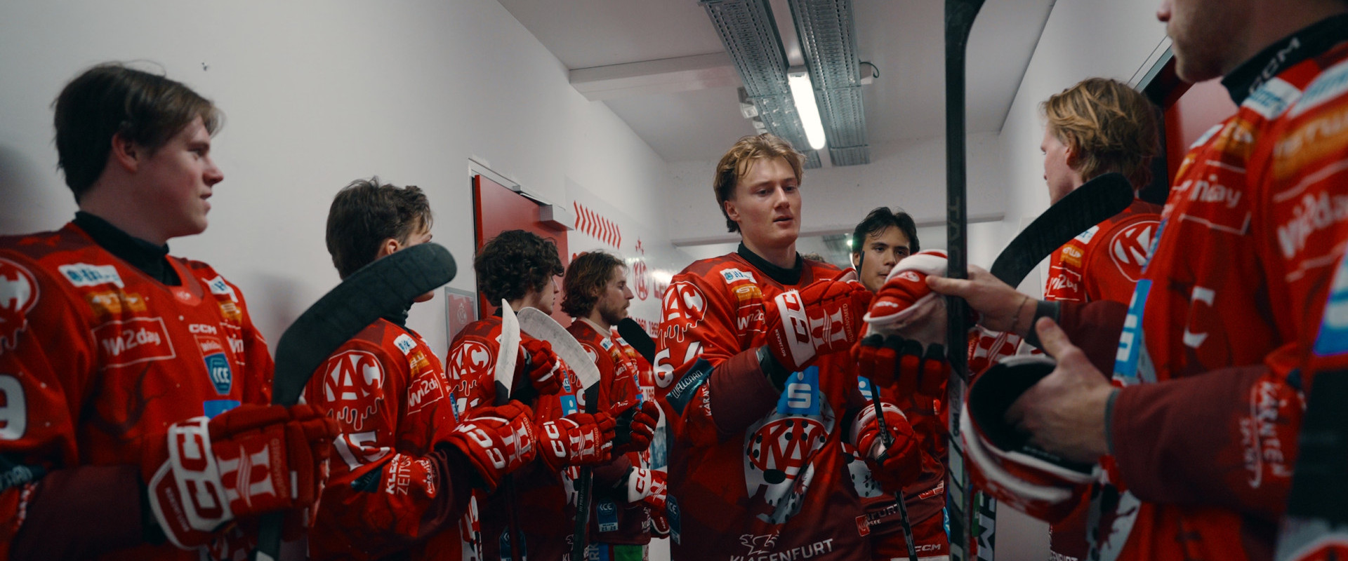 Das Magazin von Rotjacken-TV gewährt wieder exklusive Einblicke in das letzte Heimspiel des EC-KAC