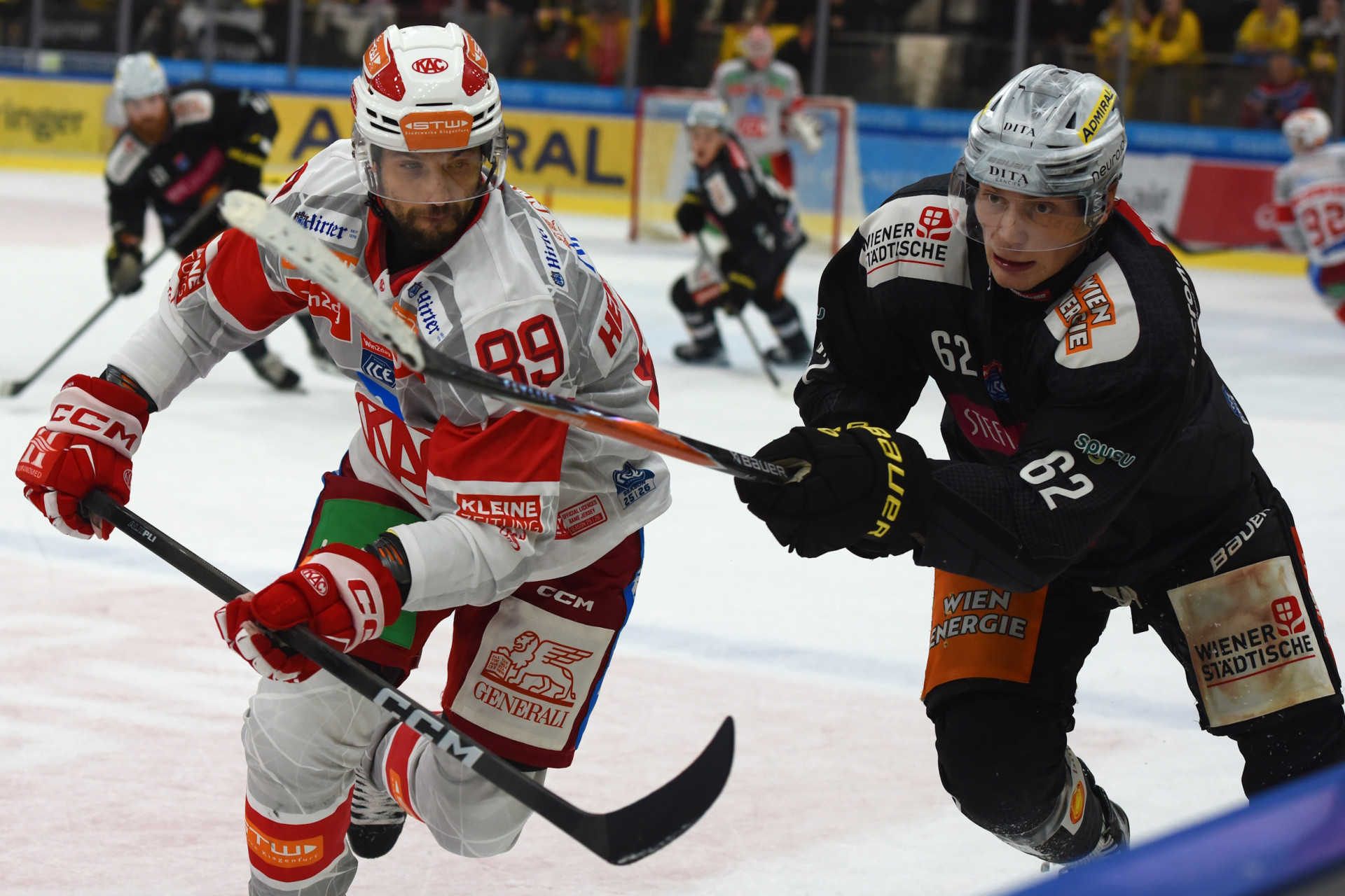 Raphael Herburger und die Rotjacken wollen ihre sich bereits über mehr als 1.000 Tage erstreckende Siegesserie gegen die Vienna Capitals verlängern