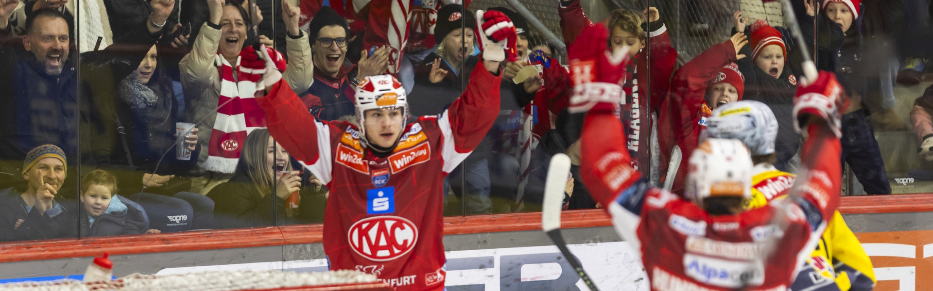 Finn van Ee verbuchte beim Heimsieg der Rotjacken gegen Wien zwei Scorerpunkte