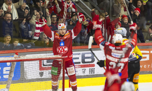 Finn van Ee verbuchte beim Heimsieg der Rotjacken gegen Wien zwei Scorerpunkte