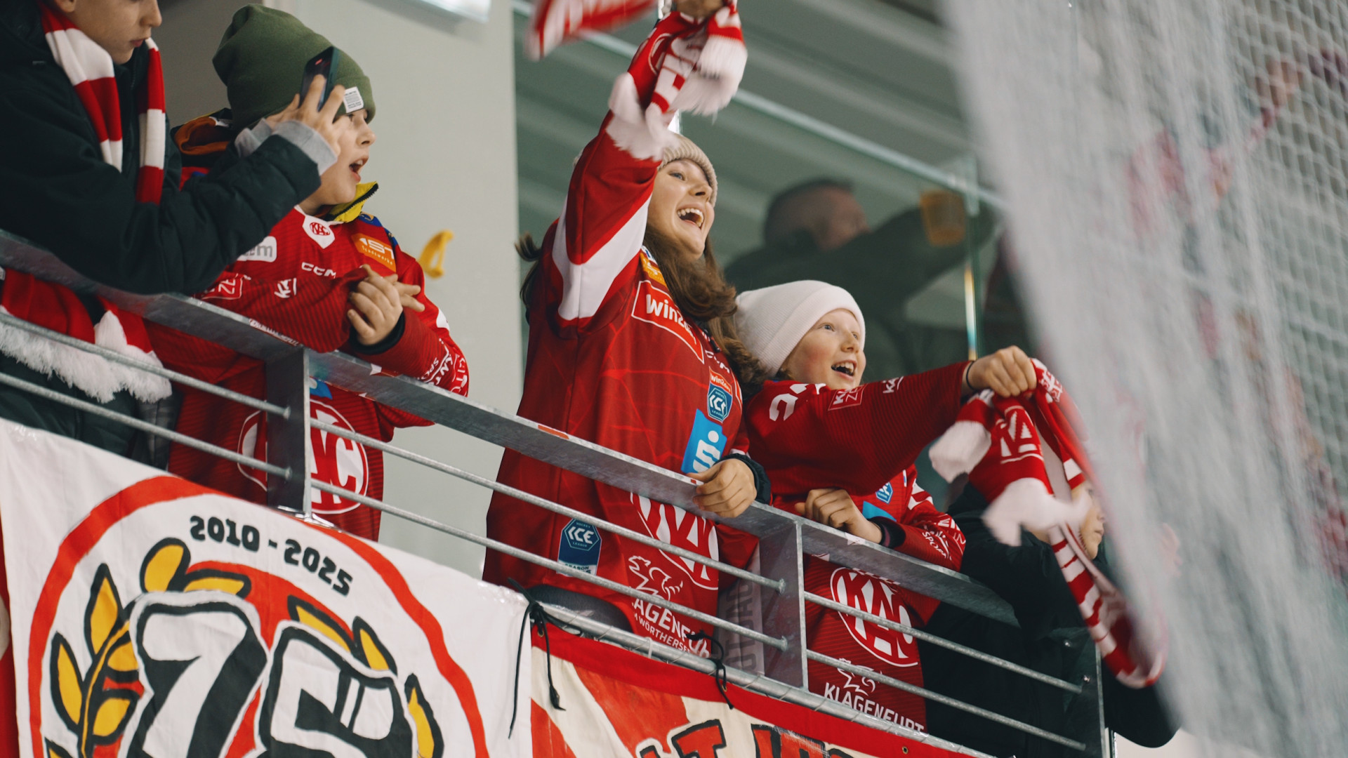 Viele zufriedene Gesichter gab es in der Heidi Horten-Arena nach dem dritten Heimsieg der Rotjacken hintereinander