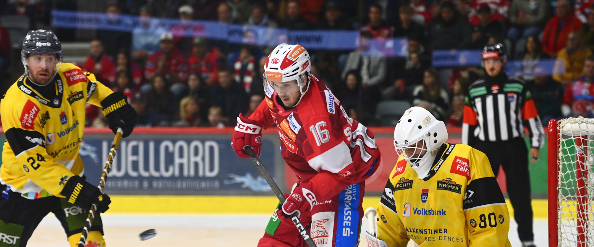 Simeon Schwinger entschied das erste Saisonduell mit dem HC Pustertal in der Overtime zu Gunsten der Rotjacken