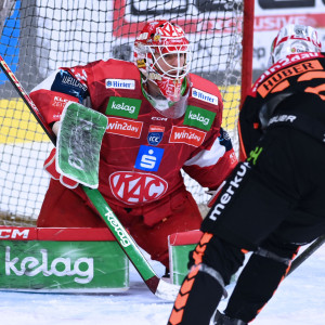 Sebastian Dahm zauberte auch im dritten Spiel in dieser Woche und sicherte bis spät im dritten Abschnitt die KAC-Führung Sebastian Dahm zauberte auch im dritten Spiel in dieser Woche und sicherte bis spät im dritten Abschnitt die KAC-Führung