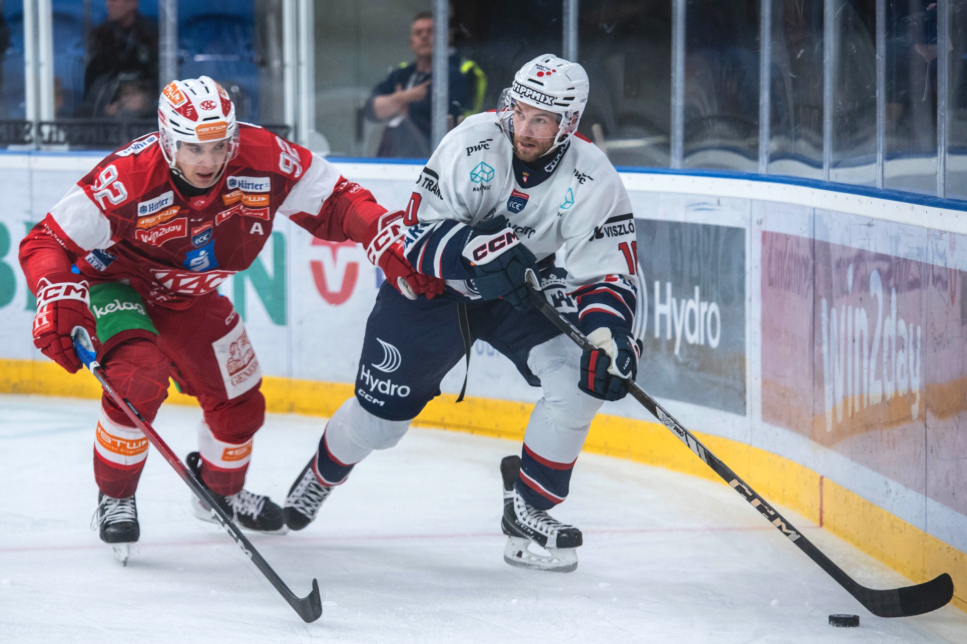 In Vertretung von Thomas Hundertpfund führt Clemens Unterweger die Rotjacken als Kapitän in das Spiel bei Fehérvár AV19