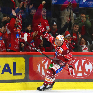Mathias From traf in den letzten fünf Minuten gleich zwei Mal und verlängerte seine eindrucksvolle Punkteserie damit auf 13 Partien Mathias From traf in den letzten fünf Minuten gleich zwei Mal und verlängerte seine eindrucksvolle Punkteserie damit auf 13 Partien