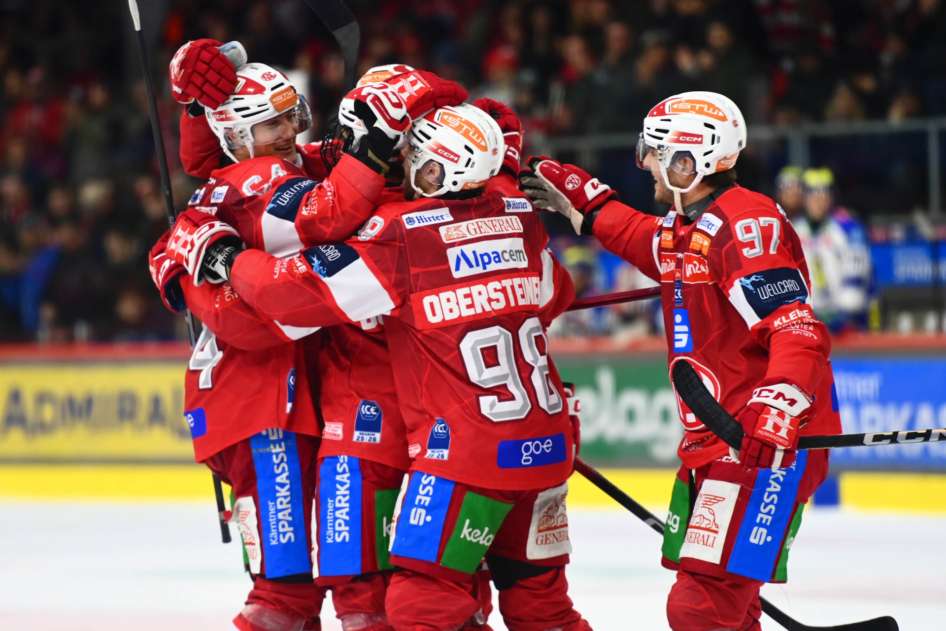 Die Rotjacken jubelten am Samstag über ihren siebten Derby-Heimsieg gegen Villach hintereinander