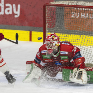 Spät im zweiten Drittel verwertete Luca Frigo ein Solo gegen den starken Sebastian Dahm und sorgte damit für den Ausgleich zum zwischenzeitlichen 1:1 Spät im zweiten Drittel verwertete Luca Frigo ein Solo gegen den starken Sebastian Dahm und sorgte damit für den Ausgleich zum zwischenzeitlichen 1:1