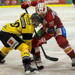 Mario Kempe lieferte famose Assists zum zweiten und dritten KAC-Tor und wurde als Spieler des Abends ausgezeichnet Mario Kempe lieferte famose Assists zum zweiten und dritten KAC-Tor und wurde als Spieler des Abends ausgezeichnet