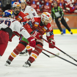 Daniel Obersteiner war einer der produktivsten Rotjacken in dieser Partie, er leistete zwei Torvorlagen Daniel Obersteiner war einer der produktivsten Rotjacken in dieser Partie, er leistete zwei Torvorlagen