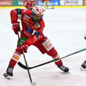 Johannes Dobrovolny erzielte das zwischenzeitliche 4:1 für die Rotjacken, der 17-Jährige hält nun schon bei drei Saisontoren Johannes Dobrovolny erzielte das zwischenzeitliche 4:1 für die Rotjacken, der 17-Jährige hält nun schon bei drei Saisontoren