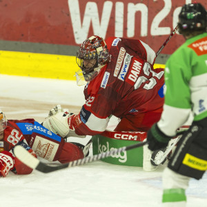 Sebastian Dahm verbuchte in seinem ersten Spiel mit neuer Maske gleich ein Shutout Sebastian Dahm verbuchte in seinem ersten Spiel mit neuer Maske gleich ein Shutout