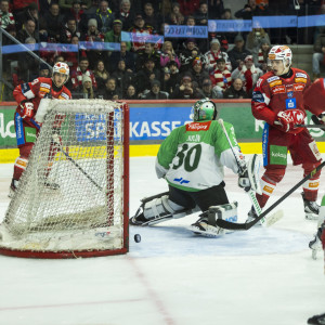 Der Moment der Vorentscheidung: Der via Stange in die Maschen gesetzte From-Schuss zum 1:0 Der Moment der Vorentscheidung: Der via Stange in die Maschen gesetzte From-Schuss zum 1:0