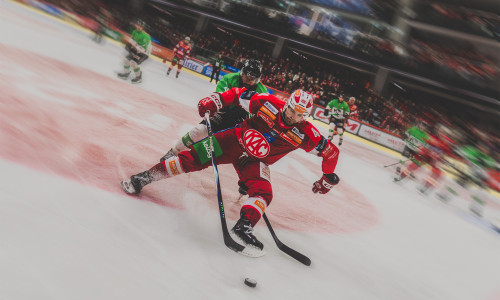 Josh Teves war mit einem Assist und dem Empty Net-Tor einer der Väter des KAC-Sieges