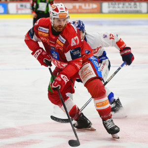 Verteidiger Jordan Murray erzielte gegen Innsbruck im vierten Spiel nach seinem Comeback seinen vierten Saisontreffer Verteidiger Jordan Murray erzielte gegen Innsbruck im vierten Spiel nach seinem Comeback seinen vierten Saisontreffer