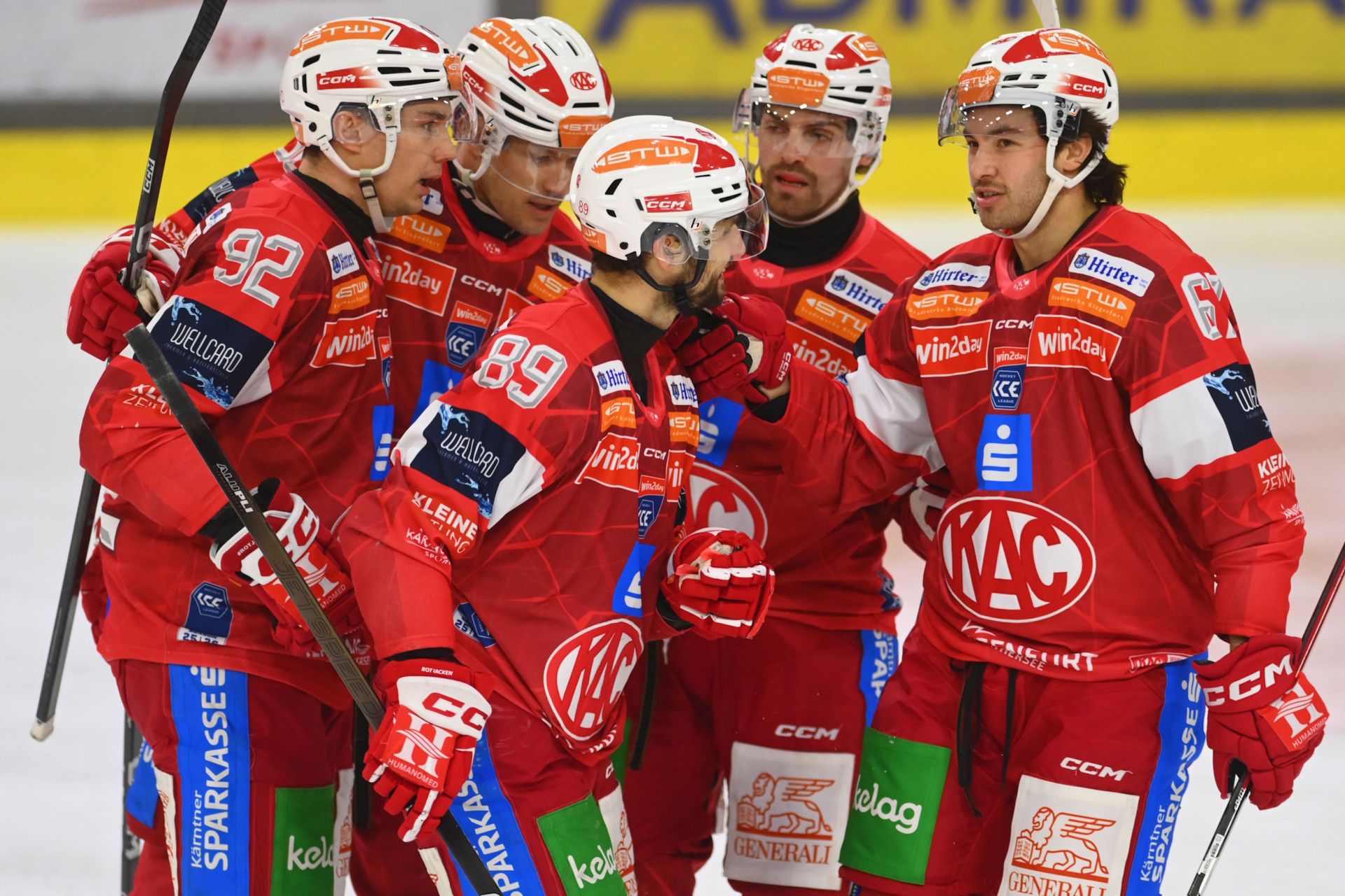 Sieben Tore von sieben verschiedenen Schützen ebneten den Rotjacken den Weg in die Champions Hockey League