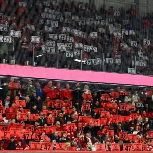 Das Klagenfurter Publikum verlieh seiner Verbundenheit mit Jordan Murray mit einer sehenswerten, von den Fanclubs organisierten Choreographie Ausdruck