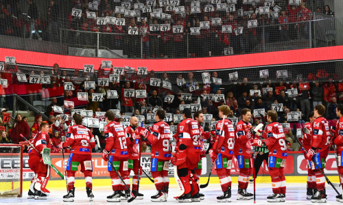 Über 4.400 KAC-Fans verliehen ihrer Unterstützung für Jordan Murray schon vor Spielbeginn Ausdruck