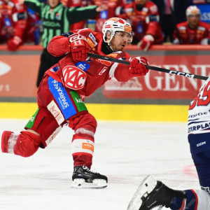 In Abwesenheit von Thomas Hundertpfund und Clemens Unterweger führte Jesper Jensen Aabo die Rotjacken als Kapitän auf das Eis, er trug sich mit dem zwischenzeitlichen 3:2 in die Torschützenliste ein