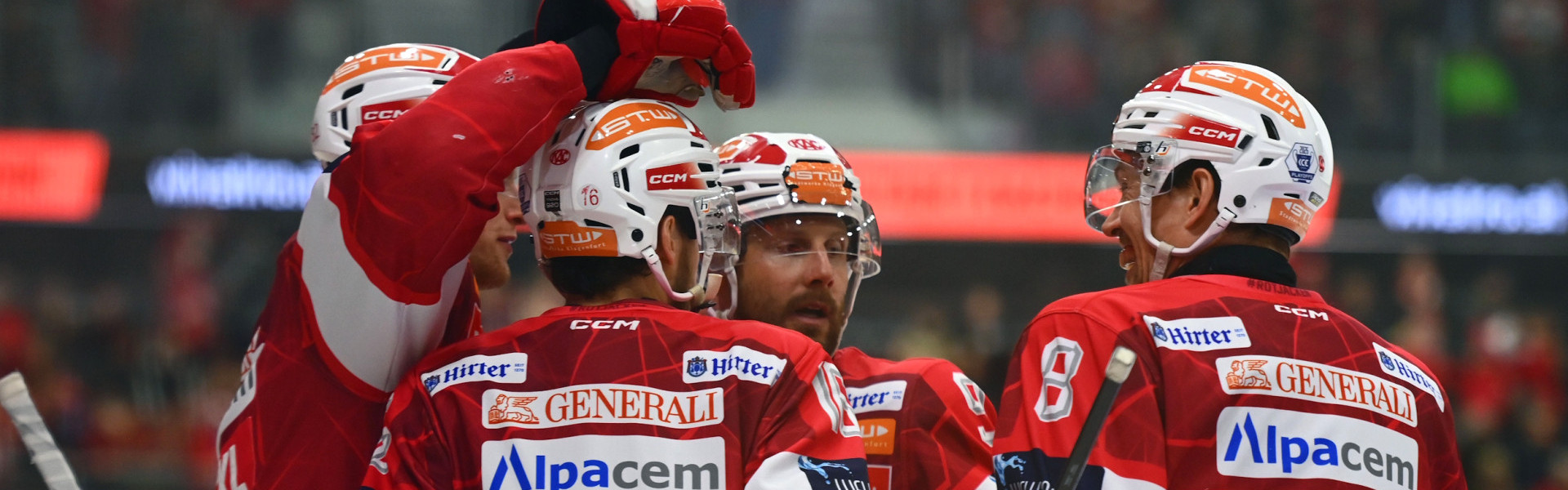 Die Rotjacken ließen die Fans in der ausverkauften Heidi Horten-Arena im dritten Viertelfinalspiel gleich acht Mal jubeln