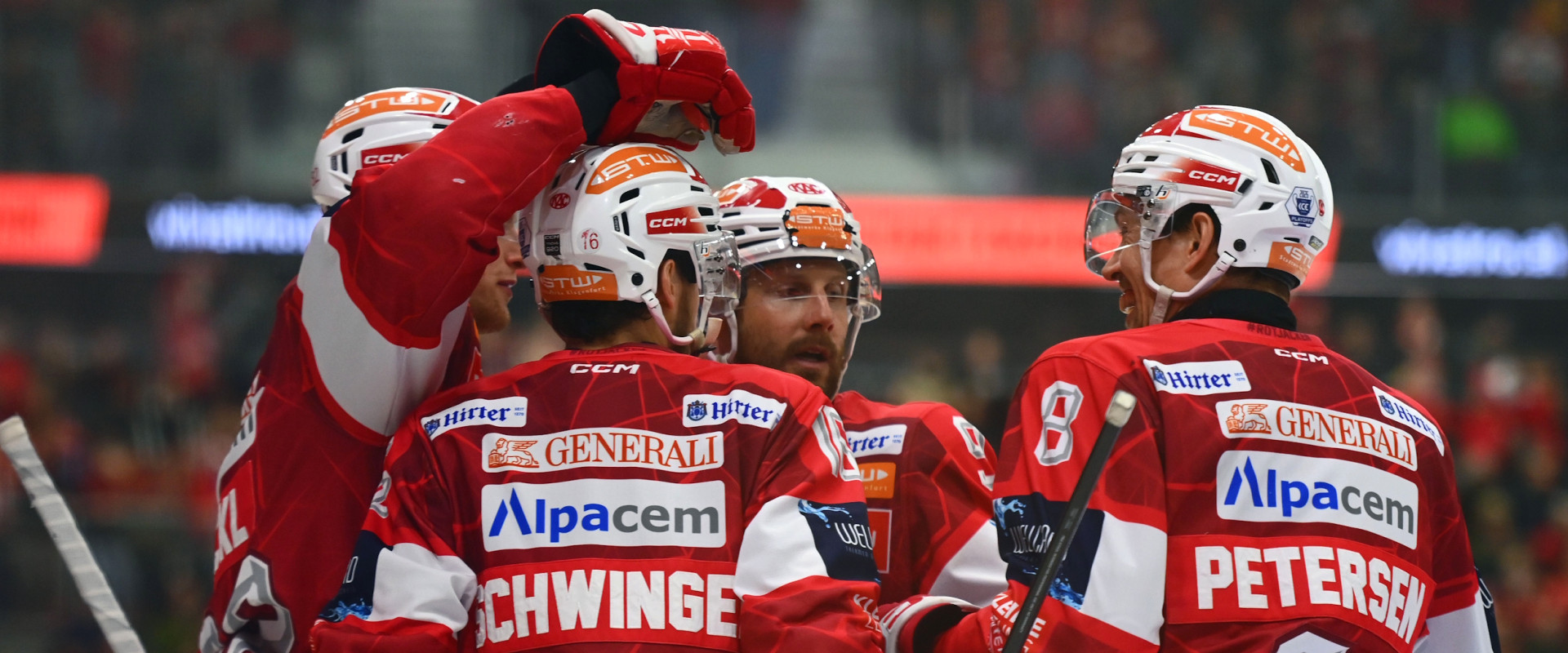 Die Rotjacken ließen die Fans in der ausverkauften Heidi Horten-Arena im dritten Viertelfinalspiel gleich acht Mal jubeln