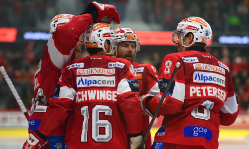 Die Rotjacken ließen die Fans in der ausverkauften Heidi Horten-Arena im dritten Viertelfinalspiel gleich acht Mal jubeln