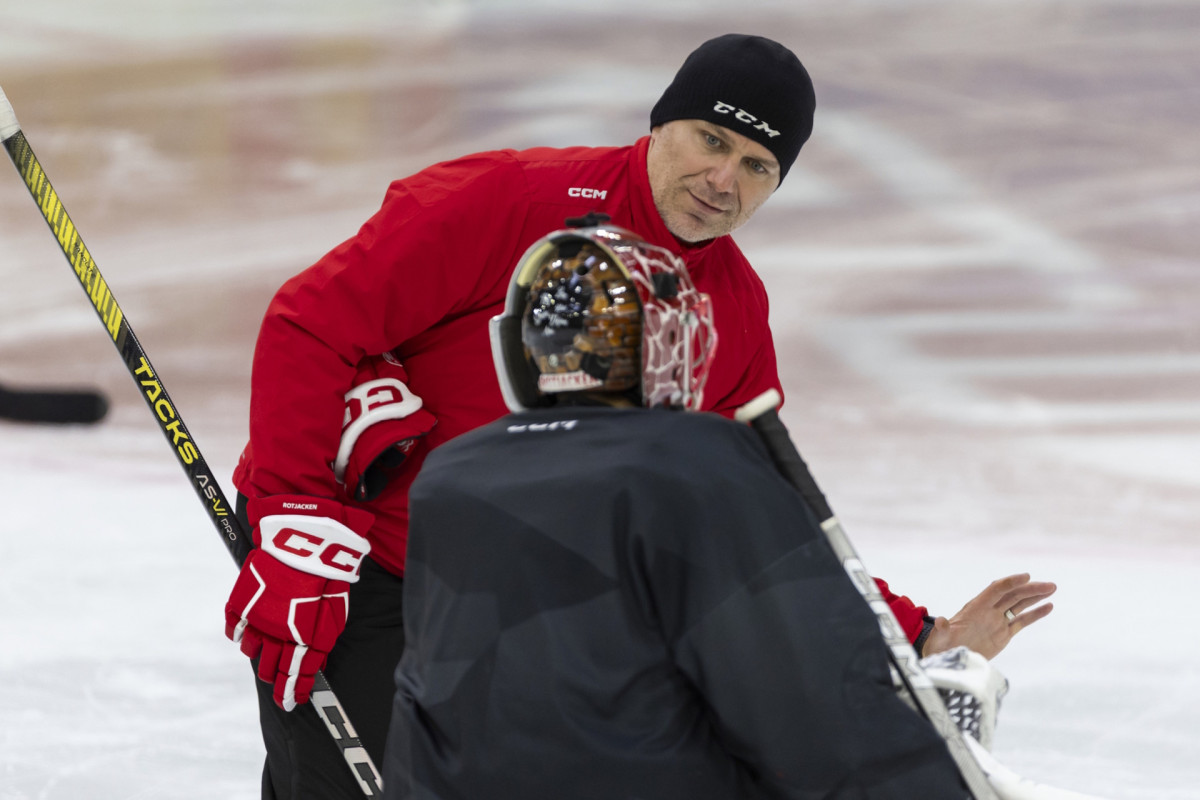 Andrej Hočevar bleibt auch in den kommenden drei Jahren Goaltending Coach der Rotjacken