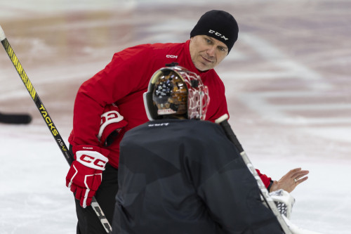 Andrej Hočevar bleibt auch in den kommenden drei Jahren Goaltending Coach der Rotjacken