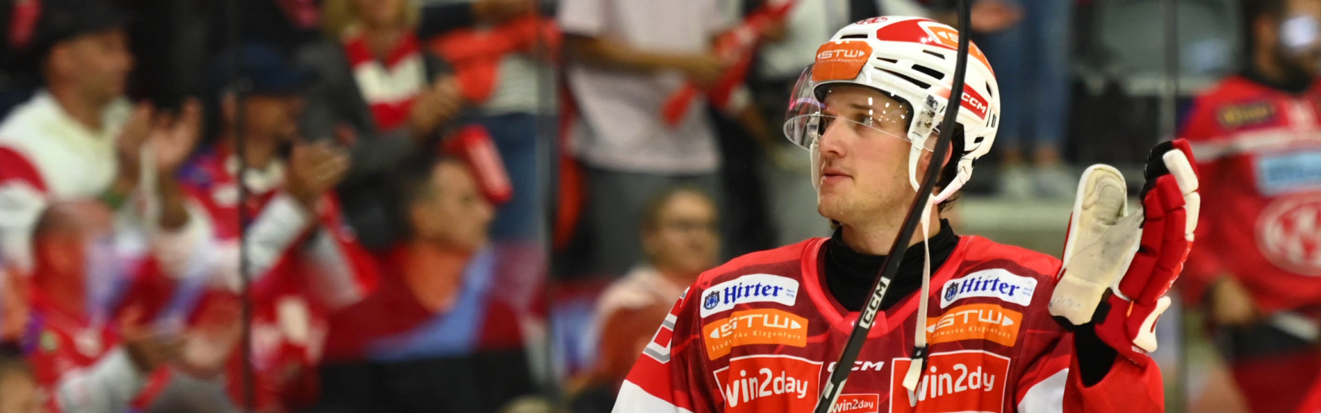 Nach seiner 20-Tore-Saison bleibt Simeon Schwinger dem EC-KAC treu