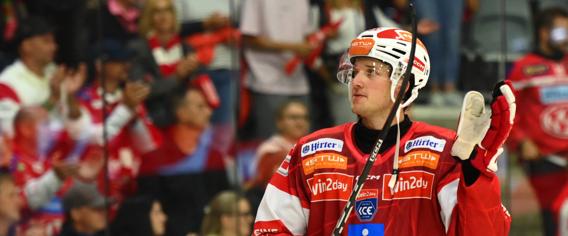 Nach seiner 20-Tore-Saison bleibt Simeon Schwinger dem EC-KAC treu