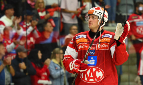 Nach seiner 20-Tore-Saison bleibt Simeon Schwinger dem EC-KAC treu