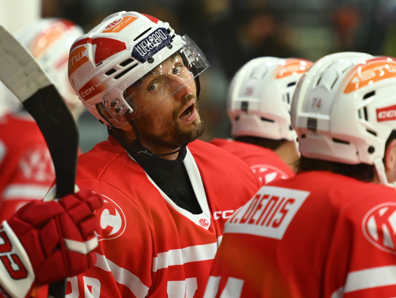 Raphael Herburger bildete zum Testspielauftakt eine Sturmreihe mit Daniel Obersteiner und Simeon Schwinger