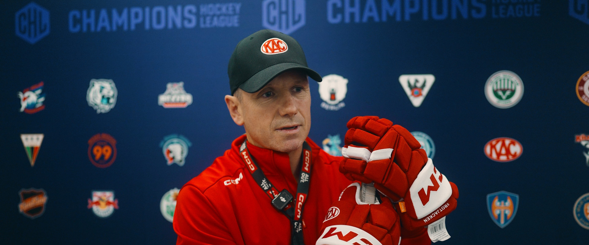 Head Coach Kirk Furey sieht die Rotjacken für den CHL-Auftakt am Donnerstag gerüstet