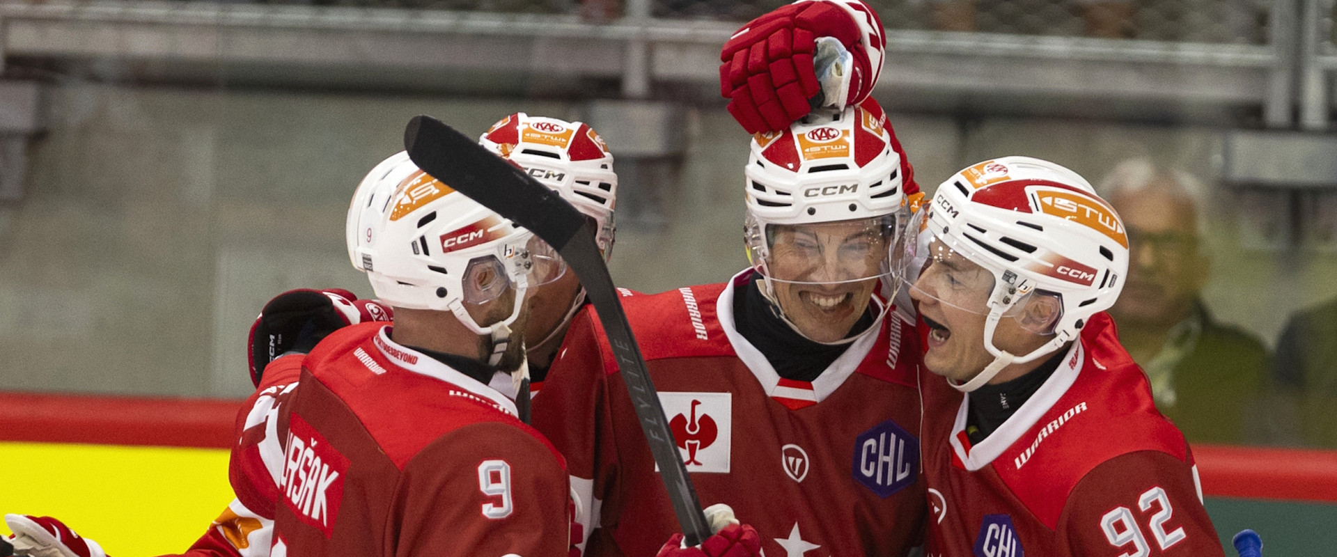 Nick Petersen fälschte in der Verlängerung zum KAC-Sieg zum CHL-Auftakt ab
